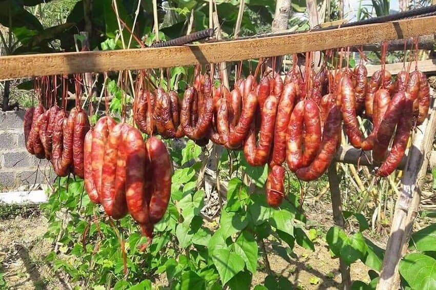 6 plats typiques Hoang Su Phi saucisse fumée