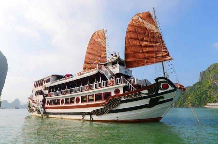 7 choses savoir réussir croisière baie halong bateau 4 étoiles