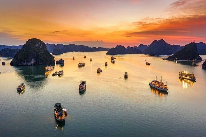 7 choses savoir réussir croisière baie halong coucher soleil 