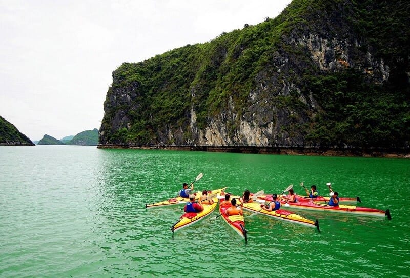 7 meilleures expériences baie Halong kayak 