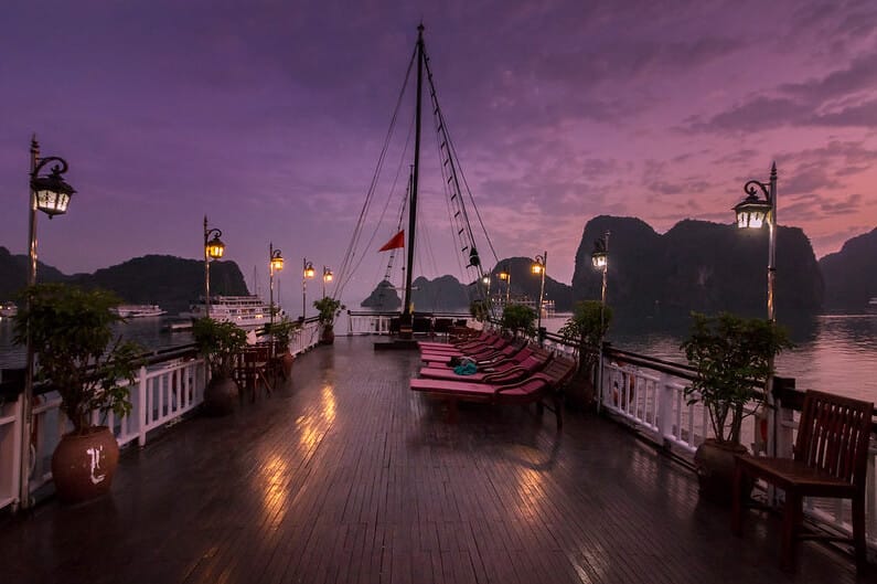 7 meilleures expériences baie Halong nuit bord 
