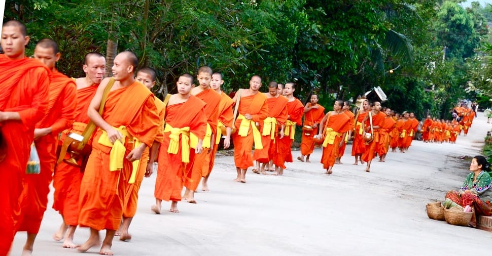ceremonie-tak-bat_luang-prabang