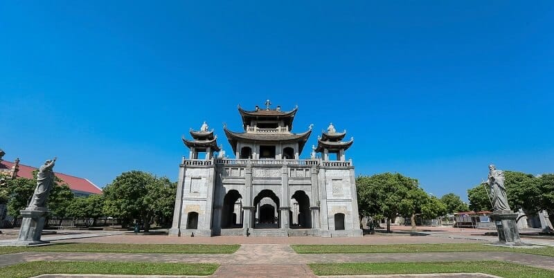 Cathedrale Phat Diem Ninh Binh campanile