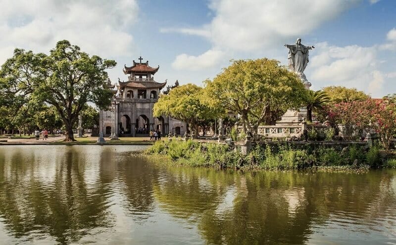 Cathédrale Phat Diem Ninh Binh lac