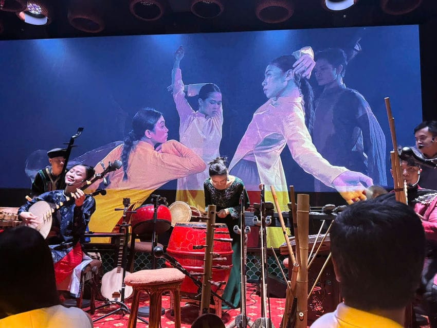 Scène du CHÀO Show avec projections LED immersives