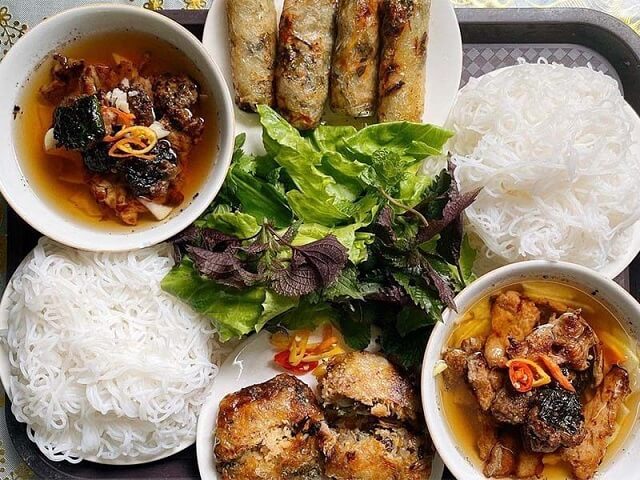 Recette bun cha Hanoi dégustation