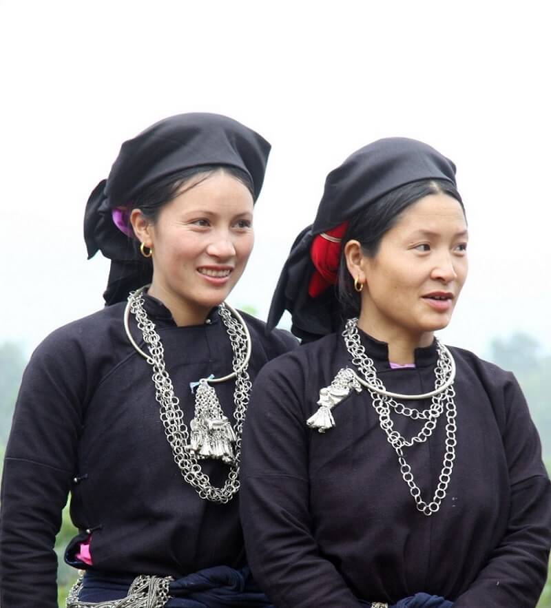 ethnie Phu La Hoang Su Phi tenue traditionnelle