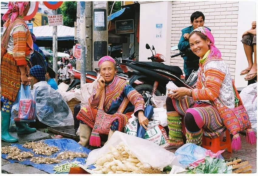 marchés ethniques Hoang Su Phi vendeuse hmong